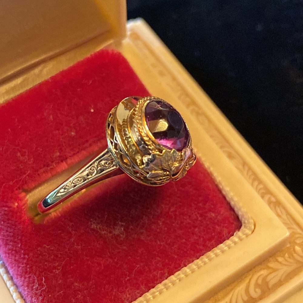 14 K White Gold Amethyst Ring - Picture 2 of 6